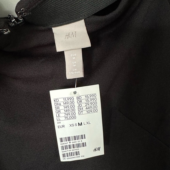 H&M Off Shoulder Bell Sleeves Black Dress - Picture 6 of 8